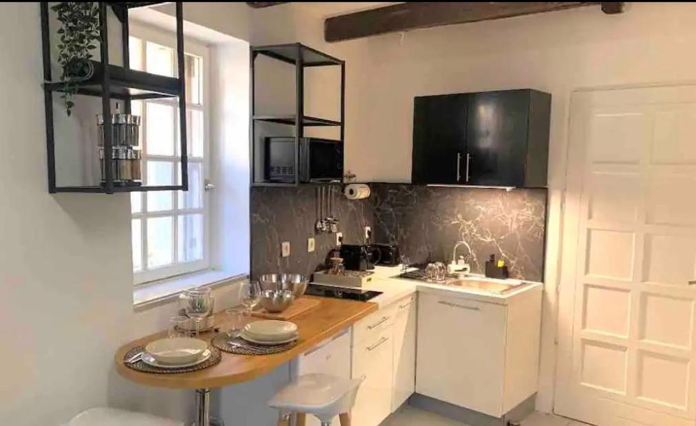 Le Viala, Studio Dans Le Centre Historique De Hyères Extérieur photo