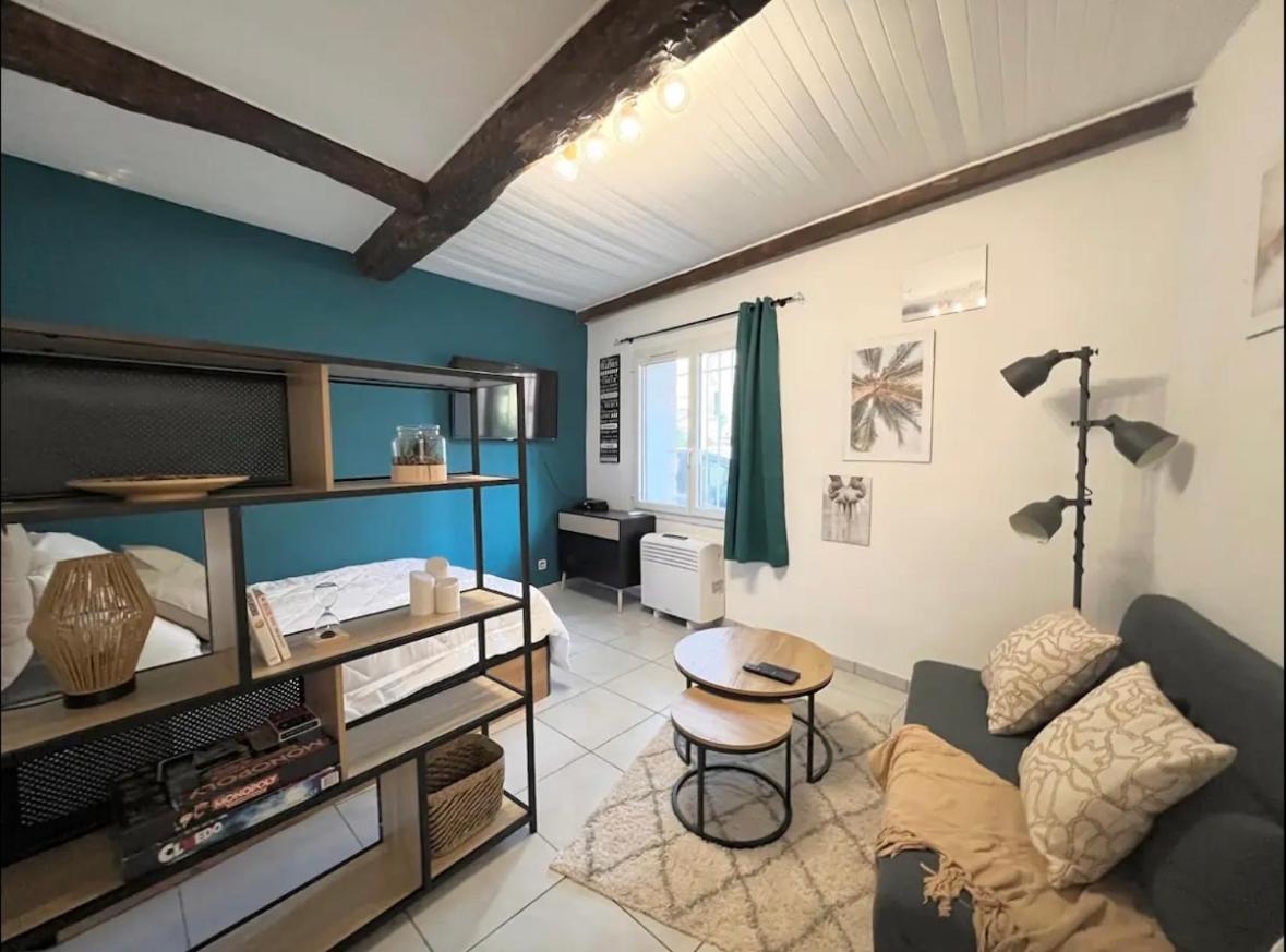 Le Viala, Studio Dans Le Centre Historique De Hyères Extérieur photo